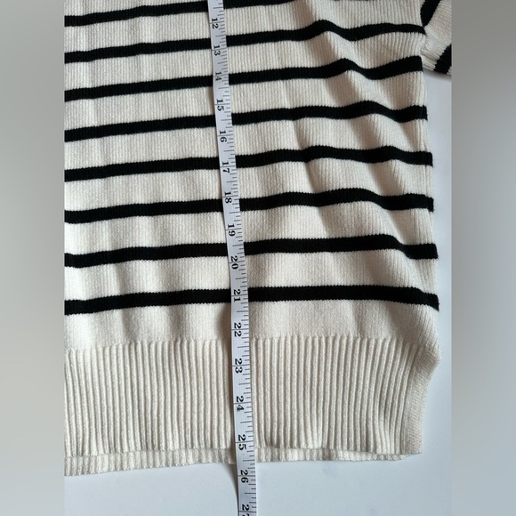 NWT Zesica Sweater Women’s Medium Black White Striped Knit Pullover Soft Stretch - Picture 5 of 8